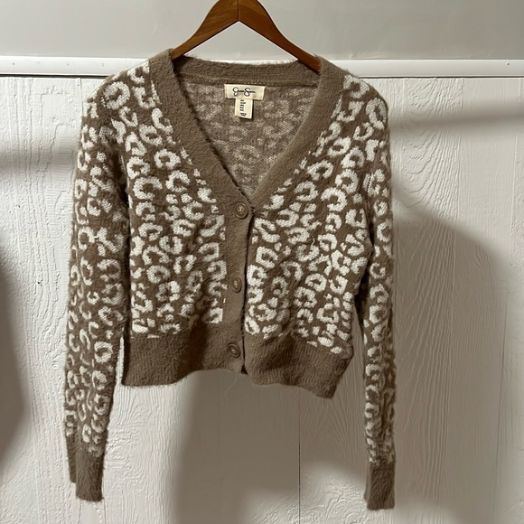 Sweaters - Leopard cardigan